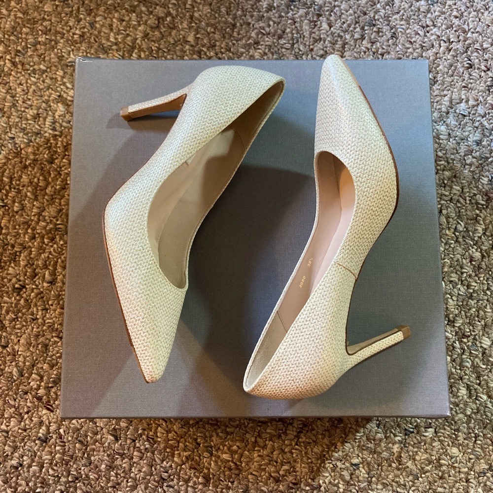 LK Bennett Floret White Pumps with subtle gold glitter. Size 36.5 (US 7) New!